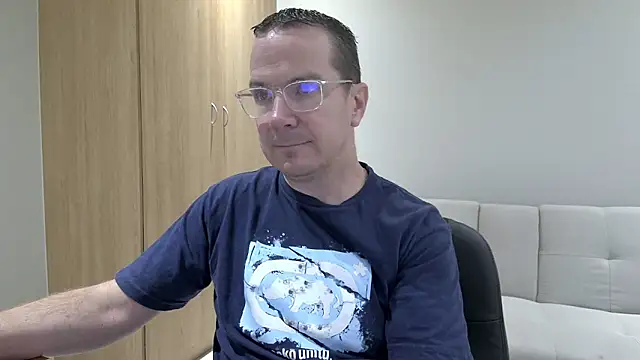 Snapshot of BrettJ81 chatting on 04/13/26, 10:32 BrettJ81 online show from 04/13/26, 10:32