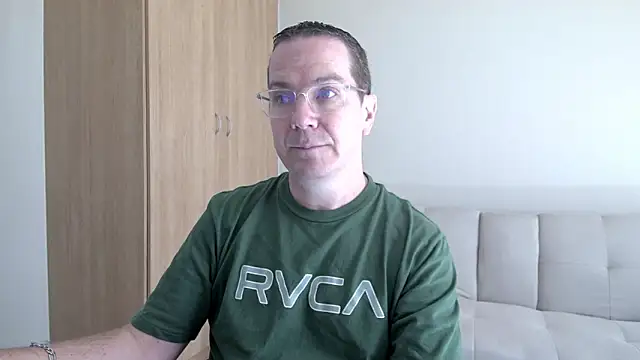 Snapshot of BrettJ81 chatting on 04/18/26, 09:35 BrettJ81 online show from 04/18/26, 09:35