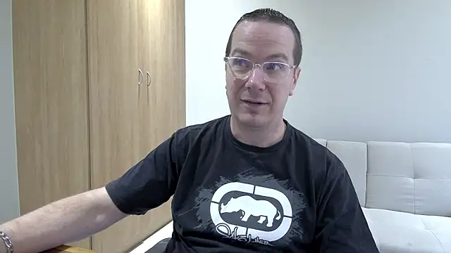Snapshot of BrettJ81 chatting on 04/19/26, 11:42 BrettJ81 online show from 04/19/26, 11:42