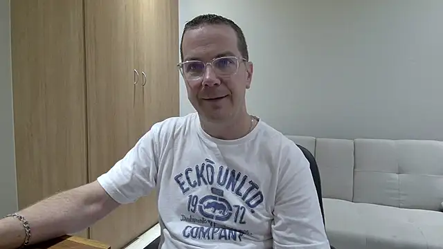 Snapshot of BrettJ81 chatting on 04/22/26, 03:02 BrettJ81 online show from 04/22/26, 03:02