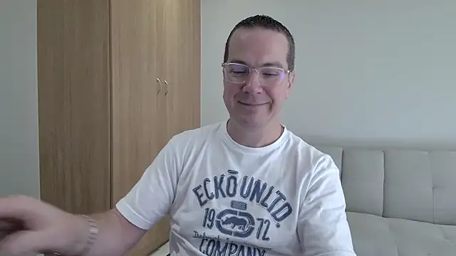 Snapshot of BrettJ81 chatting on 05/01/26, 11:59 BrettJ81 online show from 05/01/26, 11:59