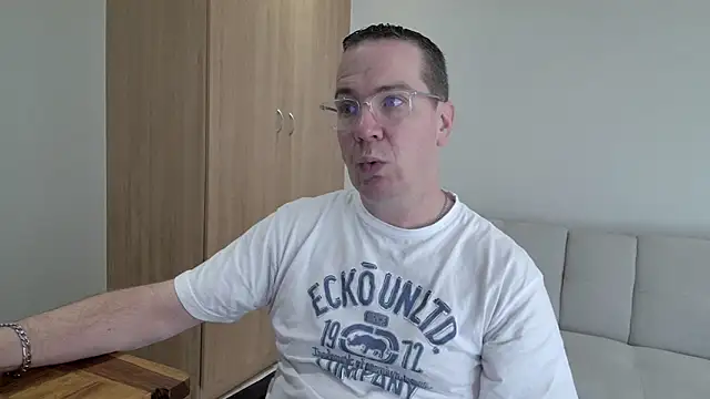 Snapshot of BrettJ81 chatting on 05/03/26, 01:50 BrettJ81 online show from 05/03/26, 01:50