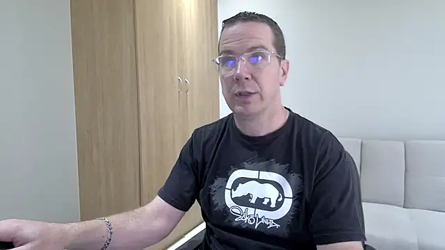 Snapshot of BrettJ81 chatting on 05/15/26, 02:24 BrettJ81 online show from 05/15/26, 02:24