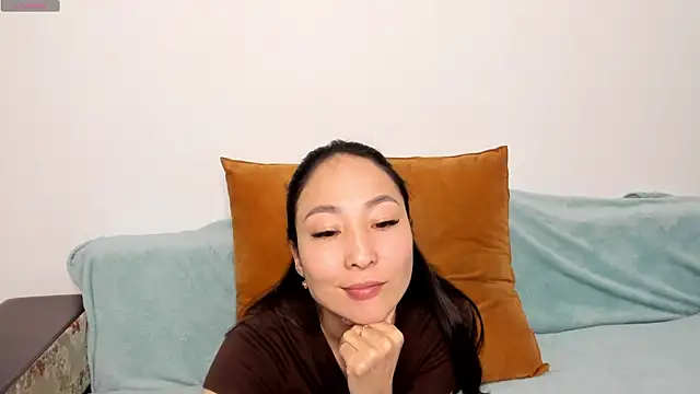 1reisatumi  online show from 04/25/26, 07:11