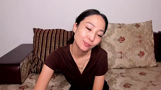 1reisatumi  online show from 05/04/26, 12:45
