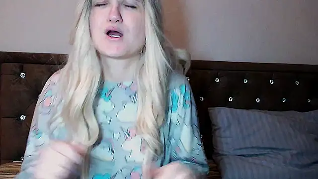 Sara4uu online show from 06/12/26, 10:52