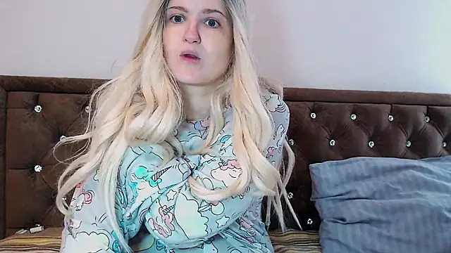 Sara4uu online show from 06/13/26, 11:08