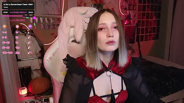 Evie Ro online show from 10/31/25, 08:43