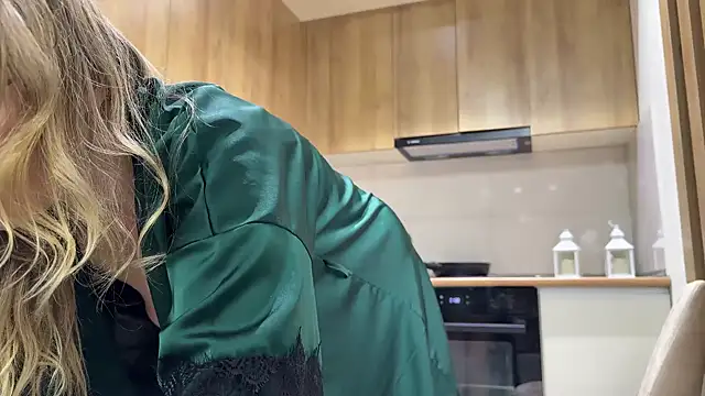 Snapshot of mommy_nadin chatting on 02/21/26, 05:14 mommy nadin online show from 02/21/26, 05:14