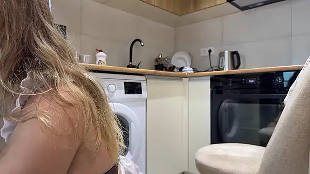 Snapshot of mommy_nadin chatting on 02/23/26, 08:33 mommy nadin online show from 02/23/26, 08:33