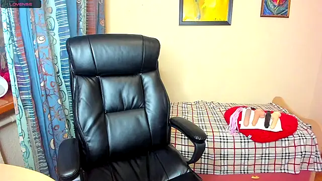 Snapshot of Yummy_Kate chatting on 02/20/26, 07:32 Yummy Kate online show from 02/20/26, 07:32