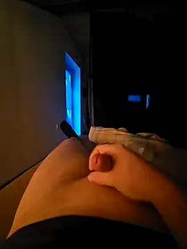 Snapshot of eigude10 chatting on 11/09/25, 03:32 eigude10 online show from 11/09/25, 03:32