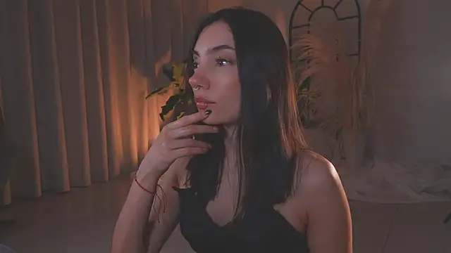 AmyArmstrong online show from 09/18/25, 12:23