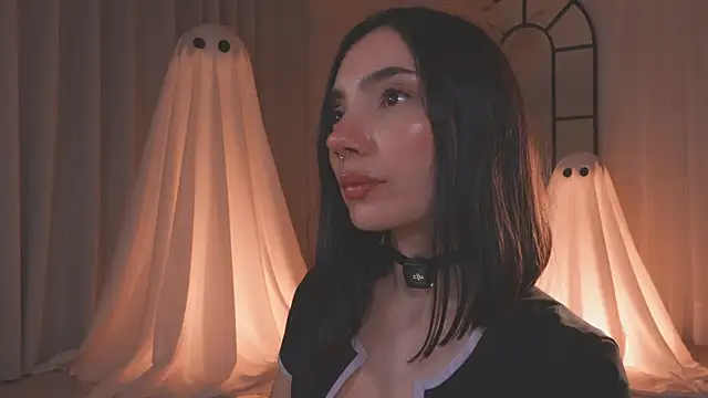 AmyArmstrong online show from 10/18/25, 12:13