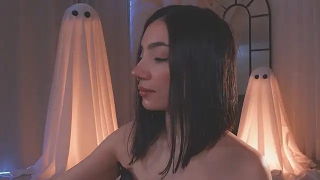 AmyArmstrong online show from 10/19/25, 02:18