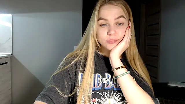 Snapshot of Sunbeam_ chatting on 12/09/24, 11:03 Sunbeam online show from 12/09/24, 11:03