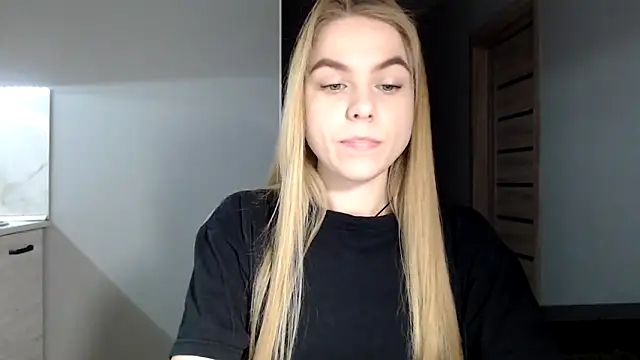 Snapshot of Sunbeam_ chatting on 01/08/25, 10:27 Sunbeam online show from 01/08/25, 10:27