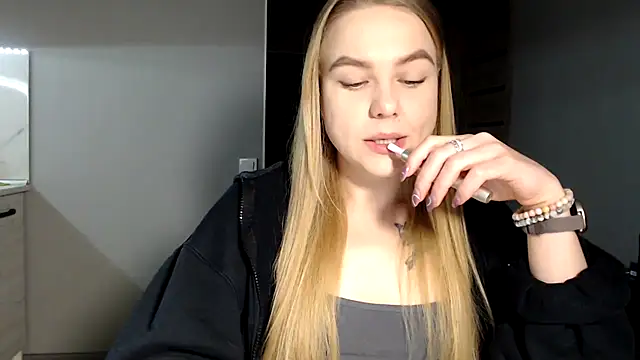 Snapshot of Sunbeam_ chatting on 02/17/25, 04:04 Sunbeam online show from 02/17/25, 04:04