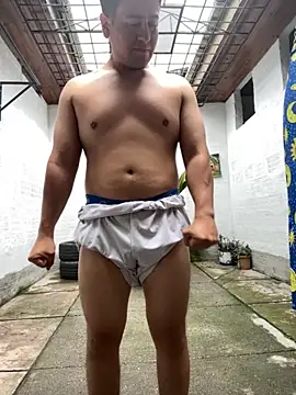 Snapshot of oliver_price1 chatting on 10/26/25, 04:24 oliver price1 online show from 10/26/25, 04:24