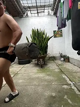 Snapshot of oliver_price1 chatting on 10/29/25, 07:37 oliver price1 online show from 10/29/25, 07:37