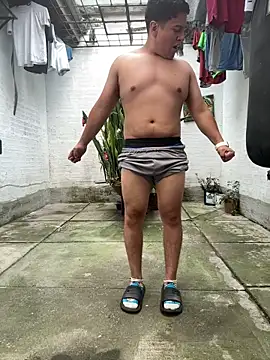 Snapshot of oliver_price1 chatting on 12/13/25, 08:04 oliver price1 online show from 12/13/25, 08:04