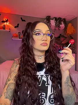 Snapshot of DaniDusan_ chatting on 10/28/25, 07:05 DaniDusan online show from 10/28/25, 07:05