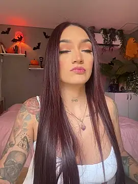 Snapshot of DaniDusan_ chatting on 10/29/25, 06:31 DaniDusan online show from 10/29/25, 06:31