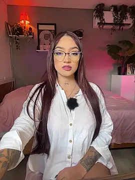 Snapshot of DaniDusan_ chatting on 11/02/25, 08:00 DaniDusan online show from 11/02/25, 08:00