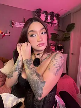 Snapshot of DaniDusan_ chatting on 12/14/25, 07:40 DaniDusan online show from 12/14/25, 07:40