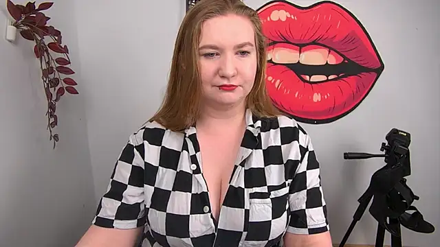 LaraDream online show from 05/27/26, 02:36