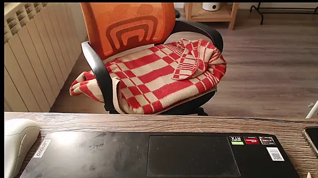 Snapshot of Cutie_peach chatting on 10/21/25, 12:17 Cutie peach online show from 10/21/25, 12:17