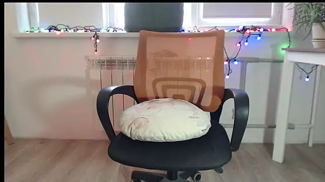 Snapshot of Cutie_peach chatting on 01/17/26, 12:21 Cutie peach online show from 01/17/26, 12:21