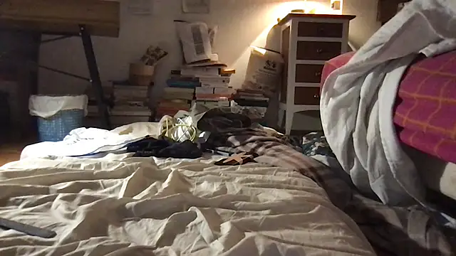 Snapshot of McPherson72 chatting on 10/06/25, 01:47 McPherson72 online show from 10/06/25, 01:47