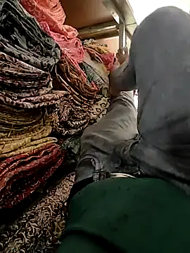 Snapshot of Kolkata___Boy chatting on 03/11/25, 03:05 Kolkata Boy online show from 03/11/25, 03:05